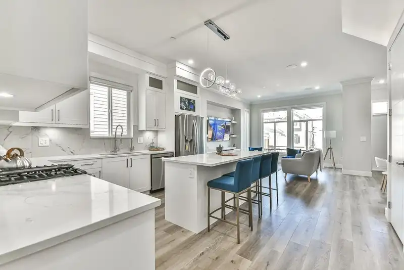 7428 196 STREET - photo 2 of 34