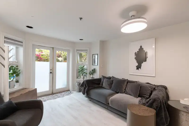 1 451 E PENDER STREET - photo 3 of 27