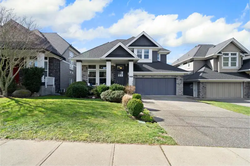2653 164 STREET - photo 2 of 29
