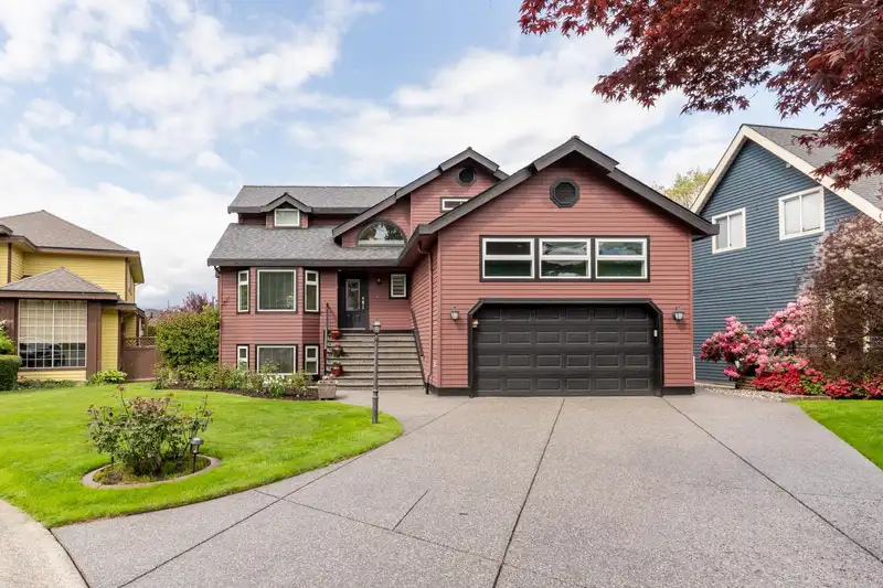 21463 126 AVENUE - photo 2 of 40