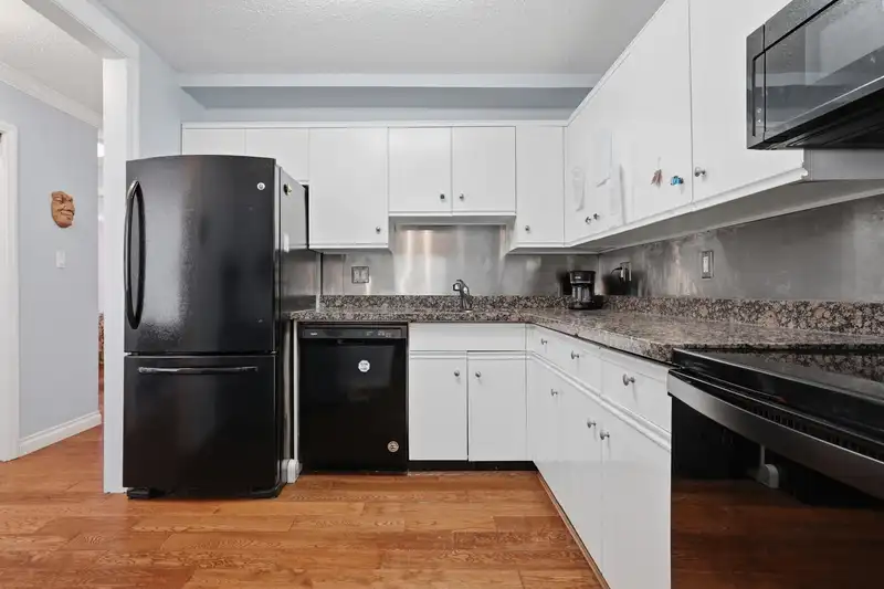 106 1830 E SOUTHMERE CRESCENT - photo 4 of 24