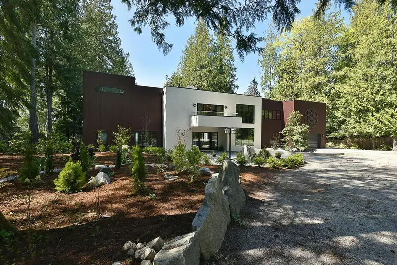 6119 SECHELT INLET ROAD - photo 4 of 25