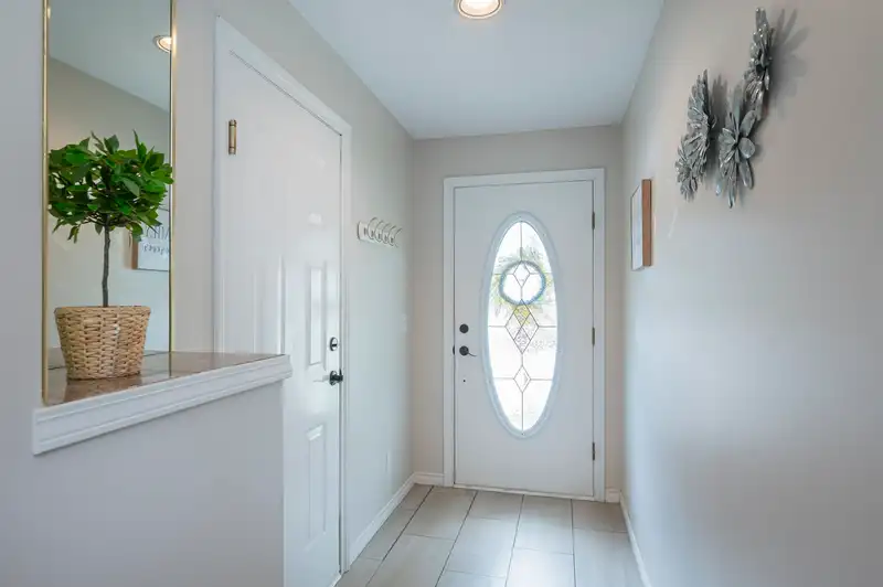 234 20391 96 AVENUE - photo 2 of 39