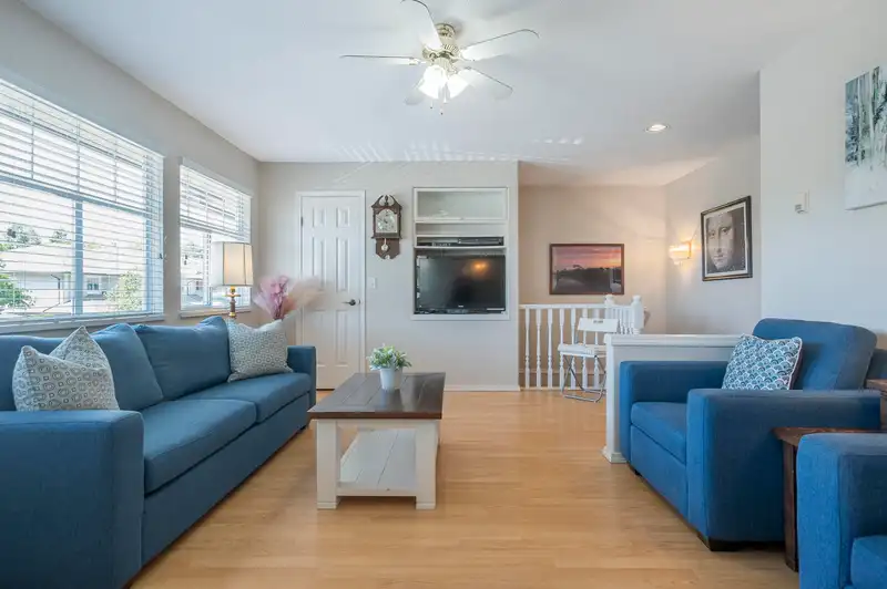 234 20391 96 AVENUE - photo 3 of 39