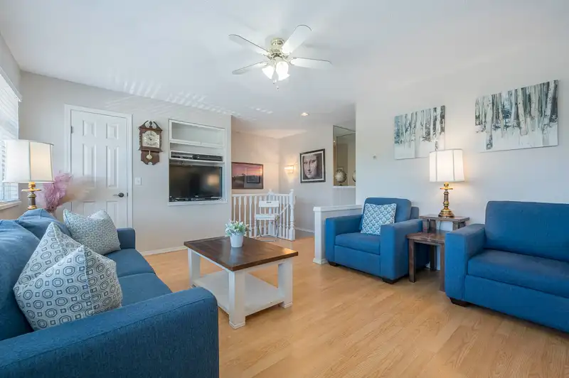 234 20391 96 AVENUE - photo 4 of 39