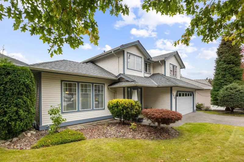 8470 166A STREET - photo 2 of 40