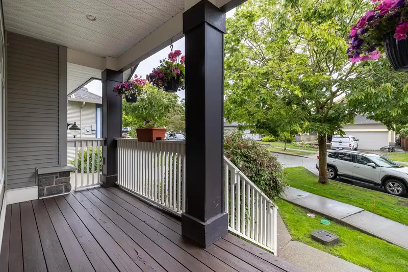 19061 68B AVENUE - photo 3 of 40