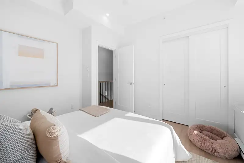 202 7161 17TH AVENUE - photo 3 of 36