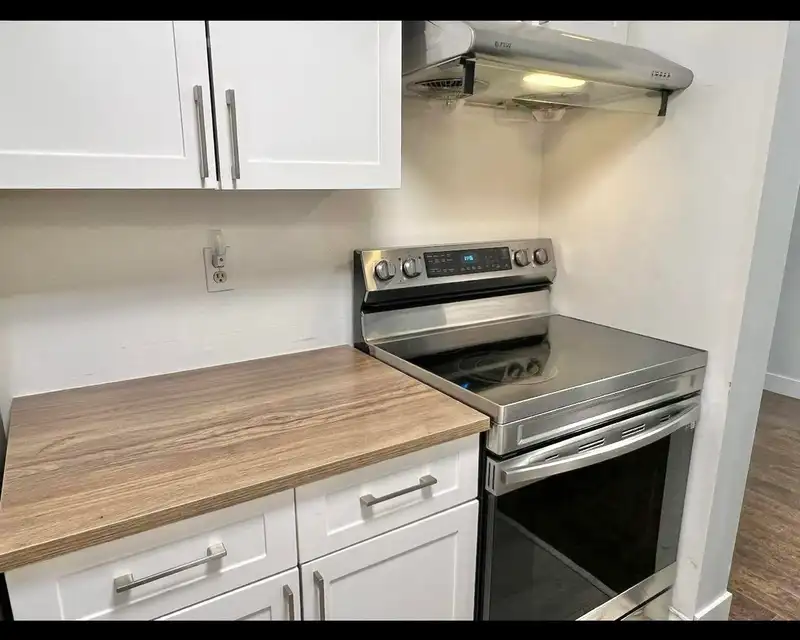 114 10644 151A STREET - photo 4 of 21