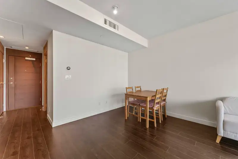 705 4720 LOUGHEED HIGHWAY - photo 3 of 28