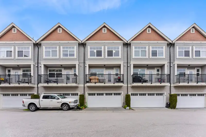 7 12092 70 AVENUE - photo 1 of 35