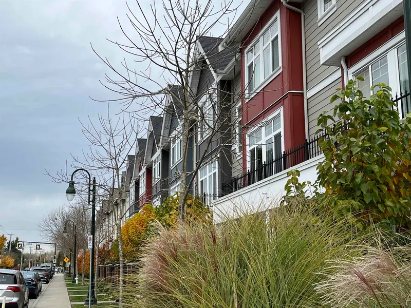 4923 47A AVENUE - photo 2 of 6