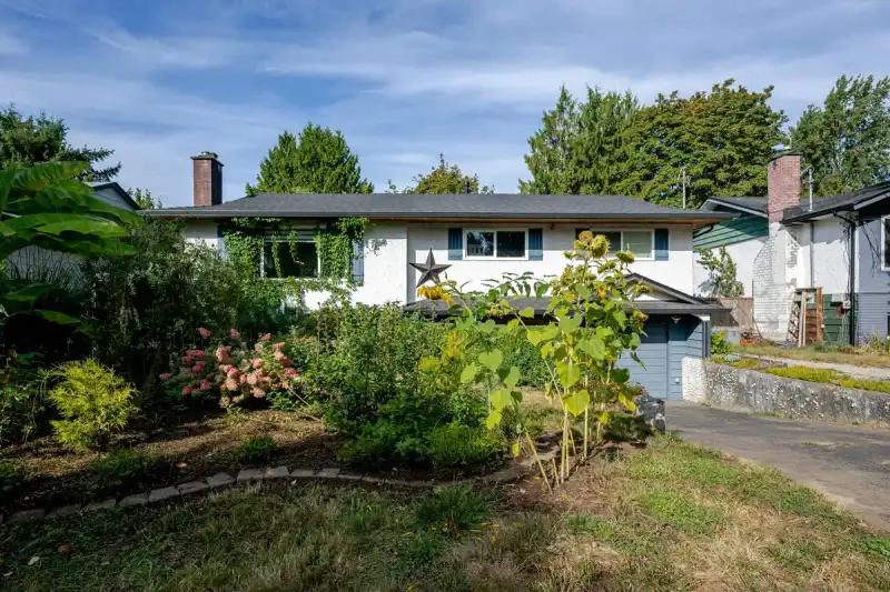 11673 MORRIS STREET - photo 1 of 40