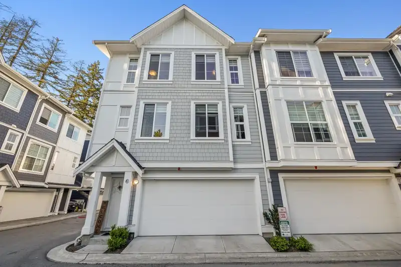 6 20321 80 AVENUE - photo 1 of 34