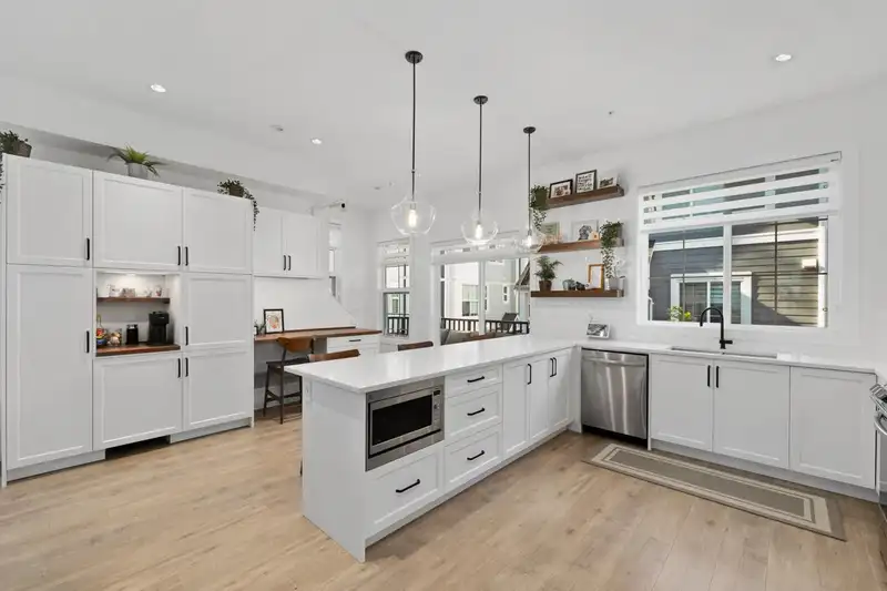 6 20321 80 AVENUE - photo 3 of 34