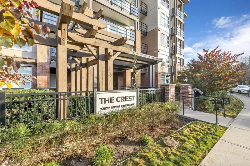 508 22577 ROYAL CRESCENT - photo 2 of 22