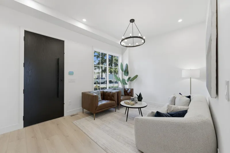 8186 117 STREET - photo 2 of 25