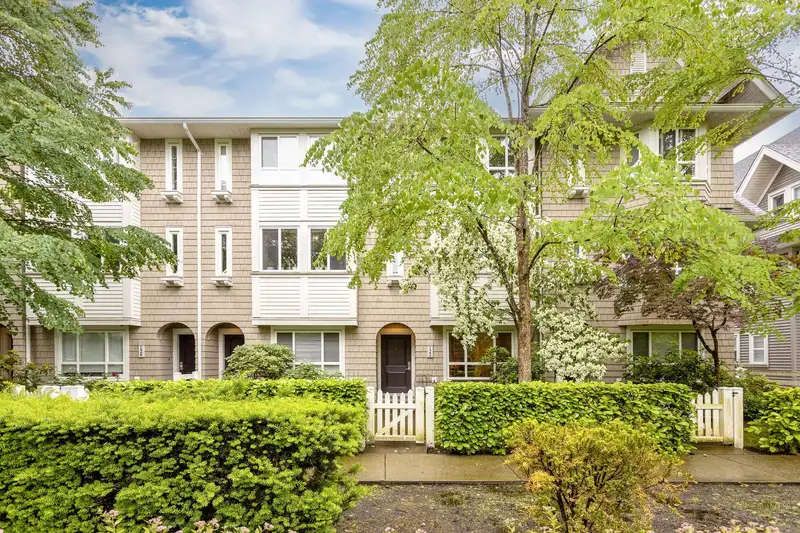 122 2418 AVON PLACE - photo 1 of 31