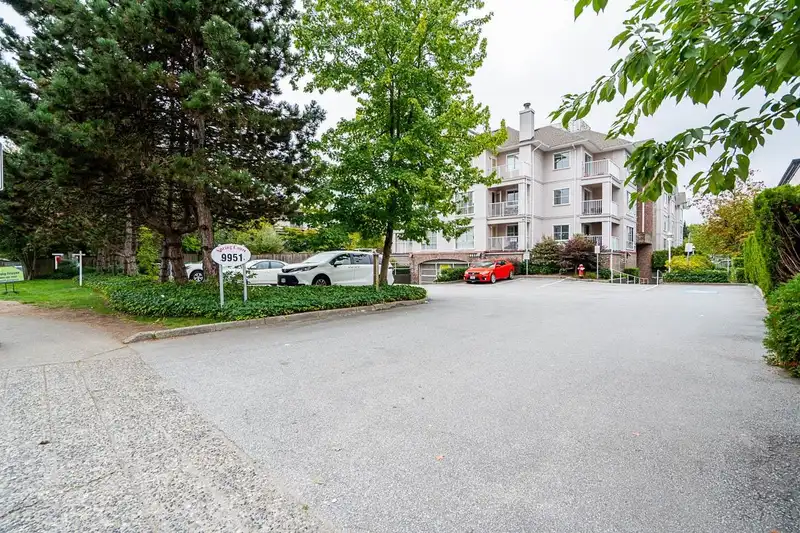 105 9951 152 STREET - photo 2 of 36