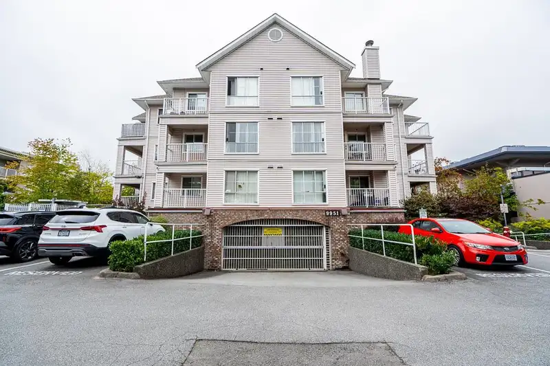 105 9951 152 STREET - photo 4 of 36