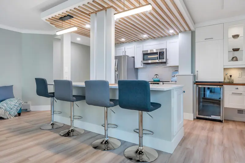 402 1480 FOSTER STREET - photo 1 of 25