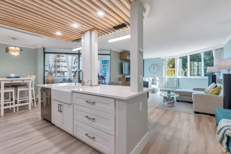 402 1480 FOSTER STREET - photo 2 of 25