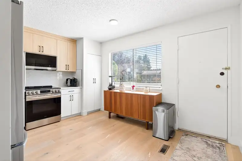 7301 CAPISTRANO DRIVE - photo 4 of 34