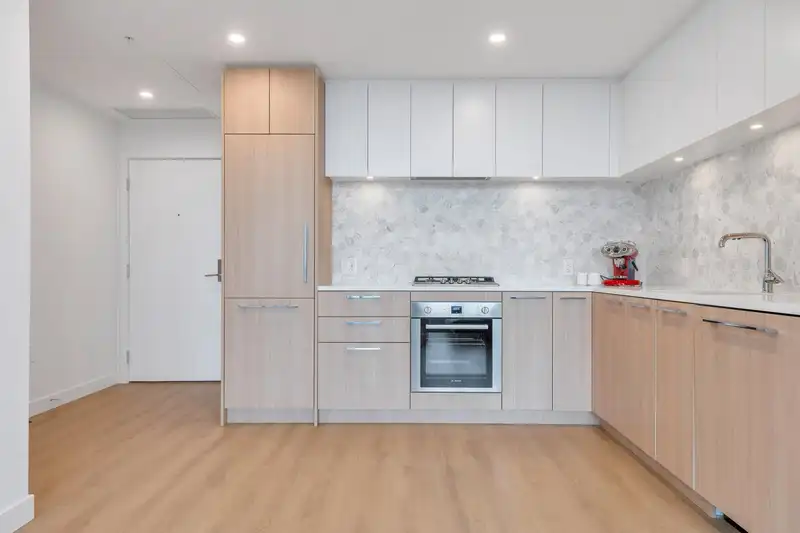 1705 2425 ALPHA AVENUE - photo 2 of 17