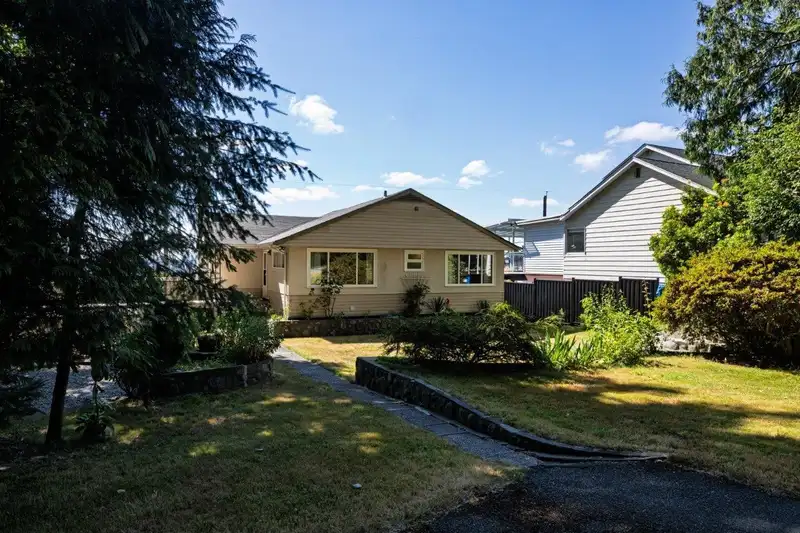 1033 DRAYTON STREET - photo 1 of 40