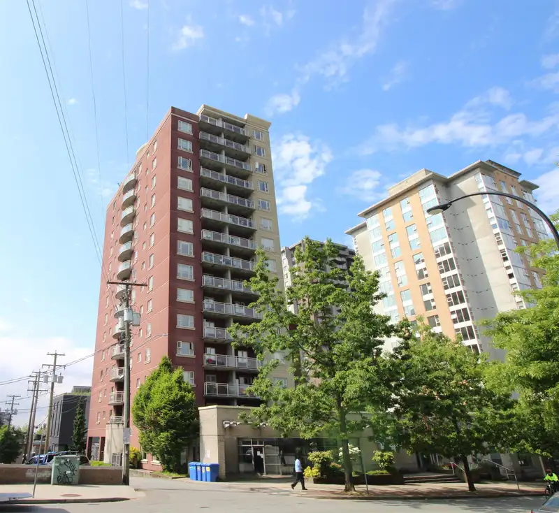 1502 121 W 15TH STREET - photo 1 of 20