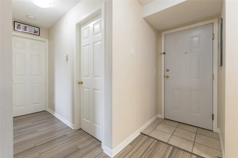 308 13780 76 AVENUE - photo 2 of 9