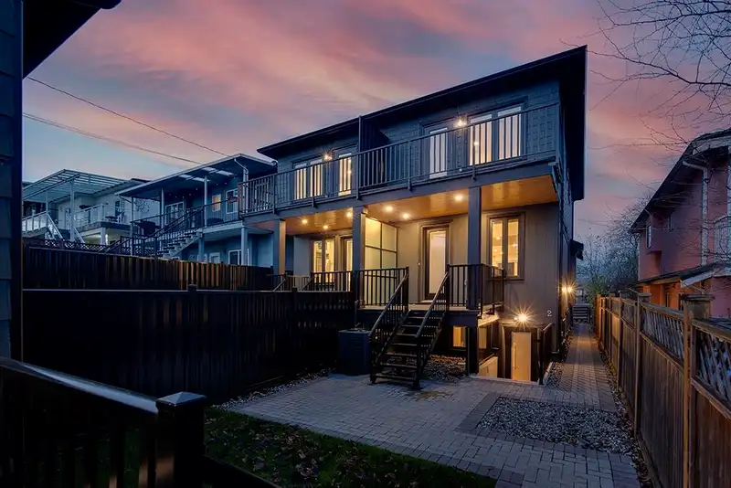 3188 GRANT STREET - photo 4 of 39
