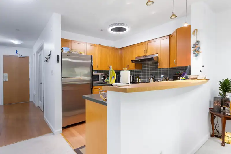 209 2161 W 12TH AVENUE - photo 2 of 26
