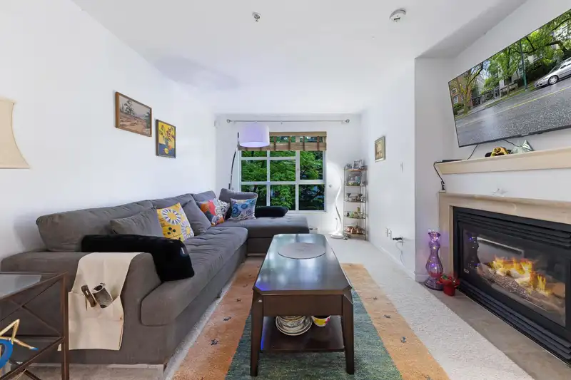 209 2161 W 12TH AVENUE - photo 4 of 26