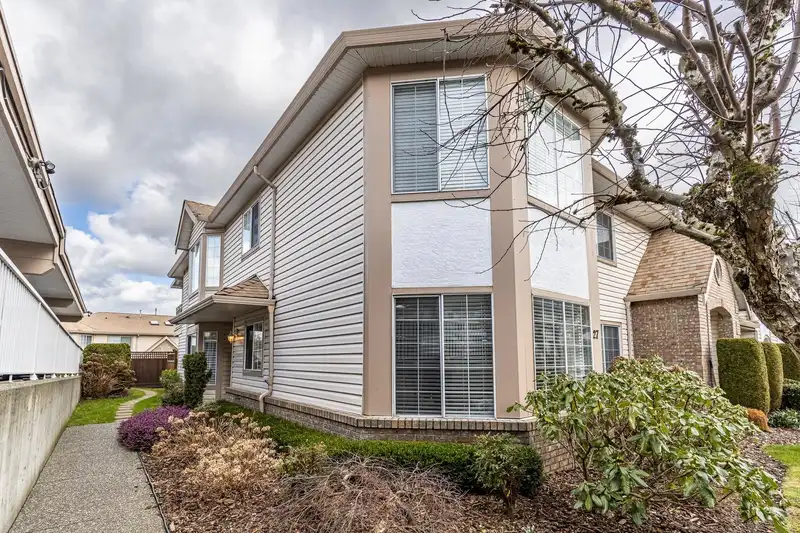 27 3110 TRAFALGAR STREET - photo 3 of 40