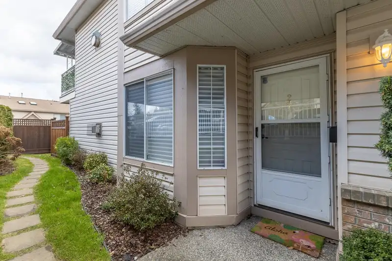 27 3110 TRAFALGAR STREET - photo 4 of 40