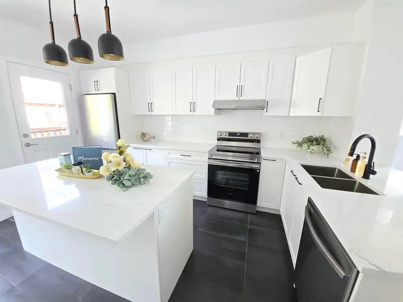 73 2000 PANORAMA DRIVE - photo 1 of 26