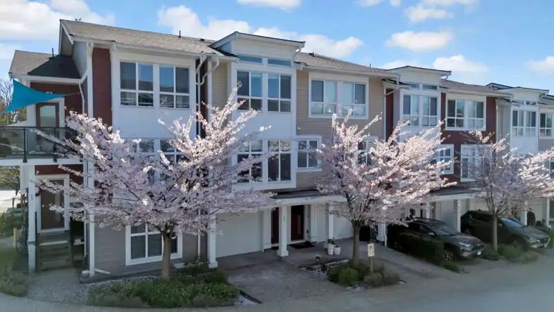 12 24108 104 AVENUE - photo 1 of 40