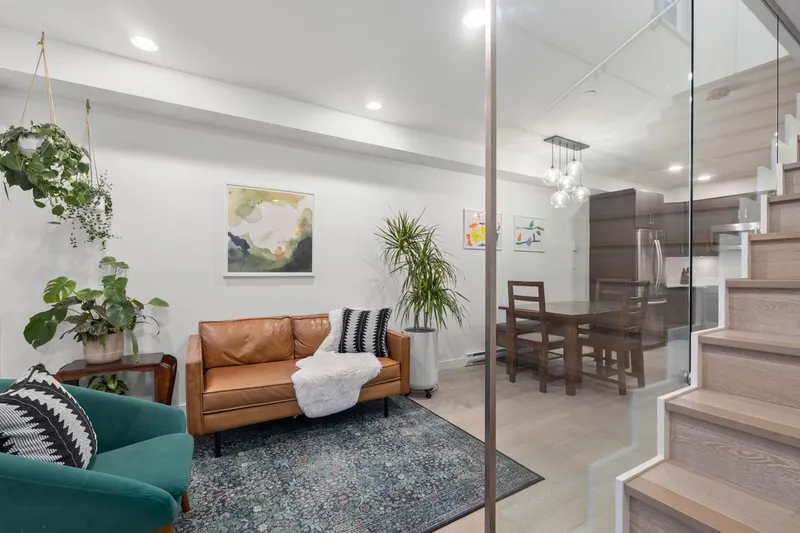 1847 ADANAC STREET - photo 4 of 25