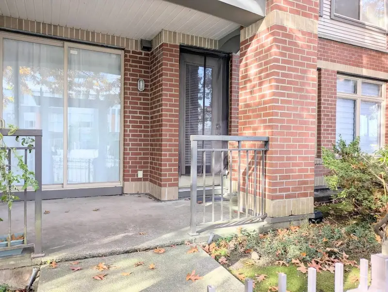 106 10499 UNIVERSITY DRIVE - photo 2 of 14