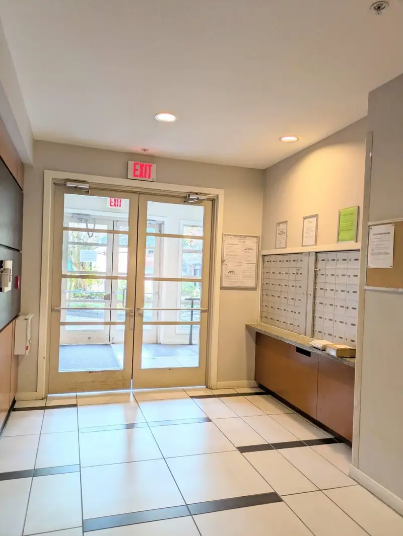 106 10499 UNIVERSITY DRIVE - photo 4 of 14