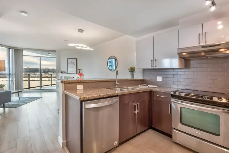 1208 14 BEGBIE STREET - photo 2 of 27