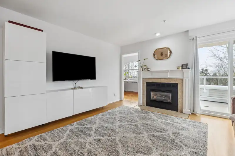 404 7680 COLUMBIA STREET - photo 2 of 39