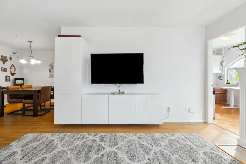 404 7680 COLUMBIA STREET - photo 3 of 39