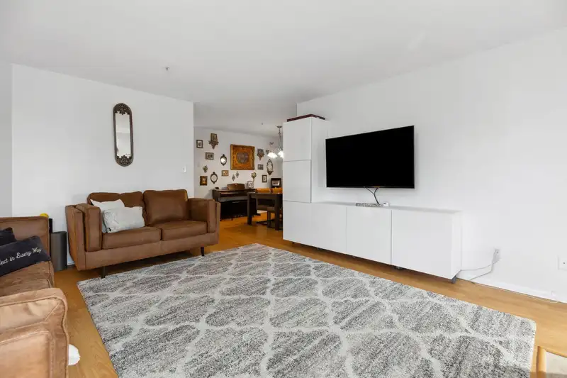 404 7680 COLUMBIA STREET - photo 4 of 39
