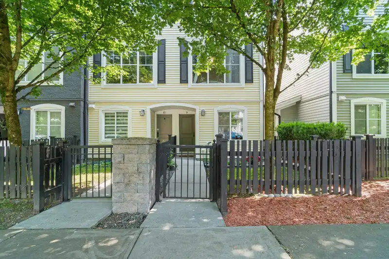 9 19180 65 AVENUE - photo 1 of 33
