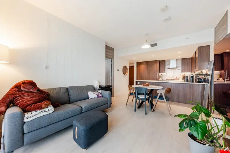 1803 9887 WHALLEY BOULEVARD - photo 2 of 25