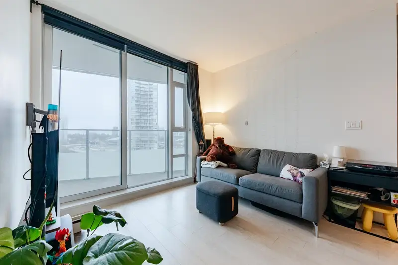 1803 9887 WHALLEY BOULEVARD - photo 3 of 25