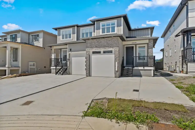 32539 HIGGINBOTTOM COURT - photo 2 of 40