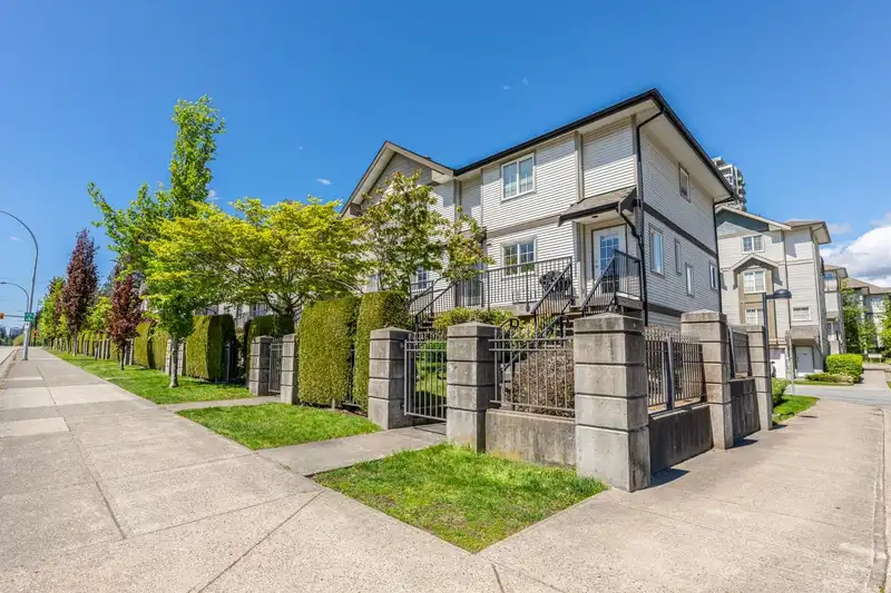 2 14855 100 AVENUE - photo 1 of 30